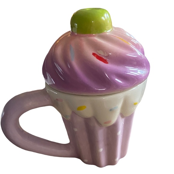 Cutest Cup Cake Tea Cup with Lid - Picture 5 of 6